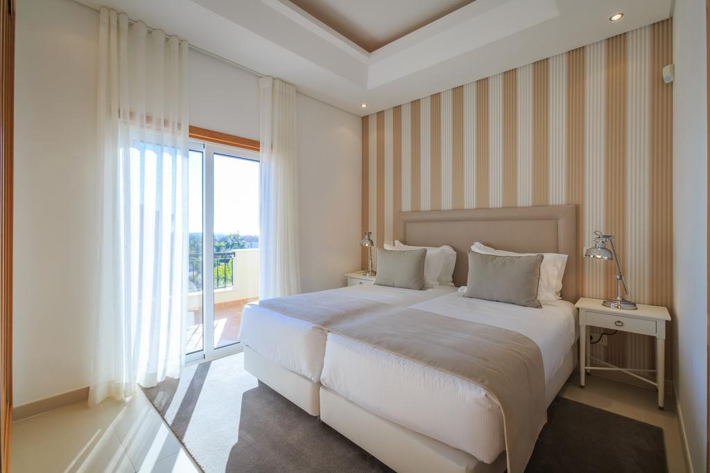 The Crest Hotel Almancil Room photo